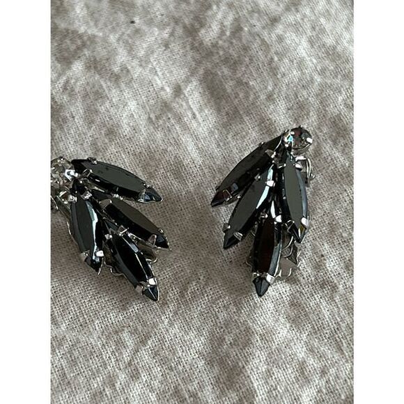 Vintage Silver Tone Black Rhinestone Clip On Earrings - Picture 11 of 13